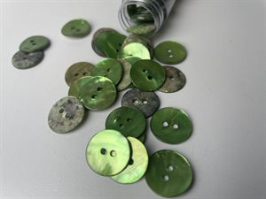 Farvet perlemor knap - klar grøn, 15 mm